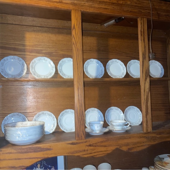 Set of beautiful Delicate tea cups and saucer - Picture 6 of 8